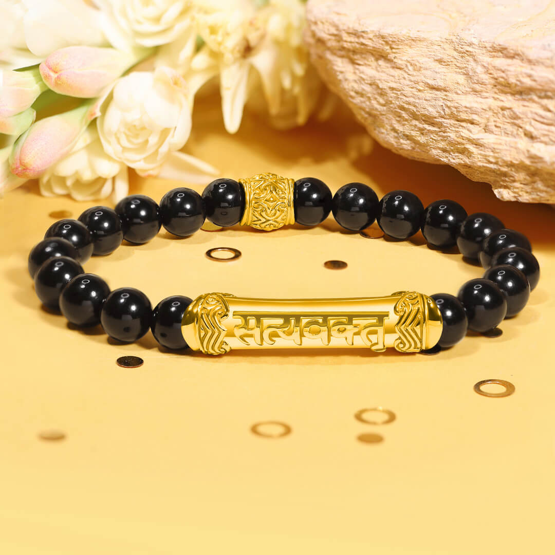 Truthspeaker Onyx Mantra Bracelet (gold) 3